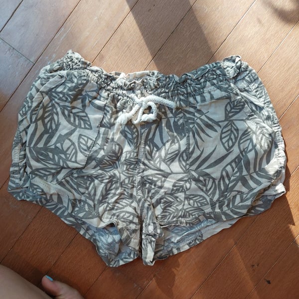 Cali 1850 Los Angeles Leaf Print Drawstring Shorts