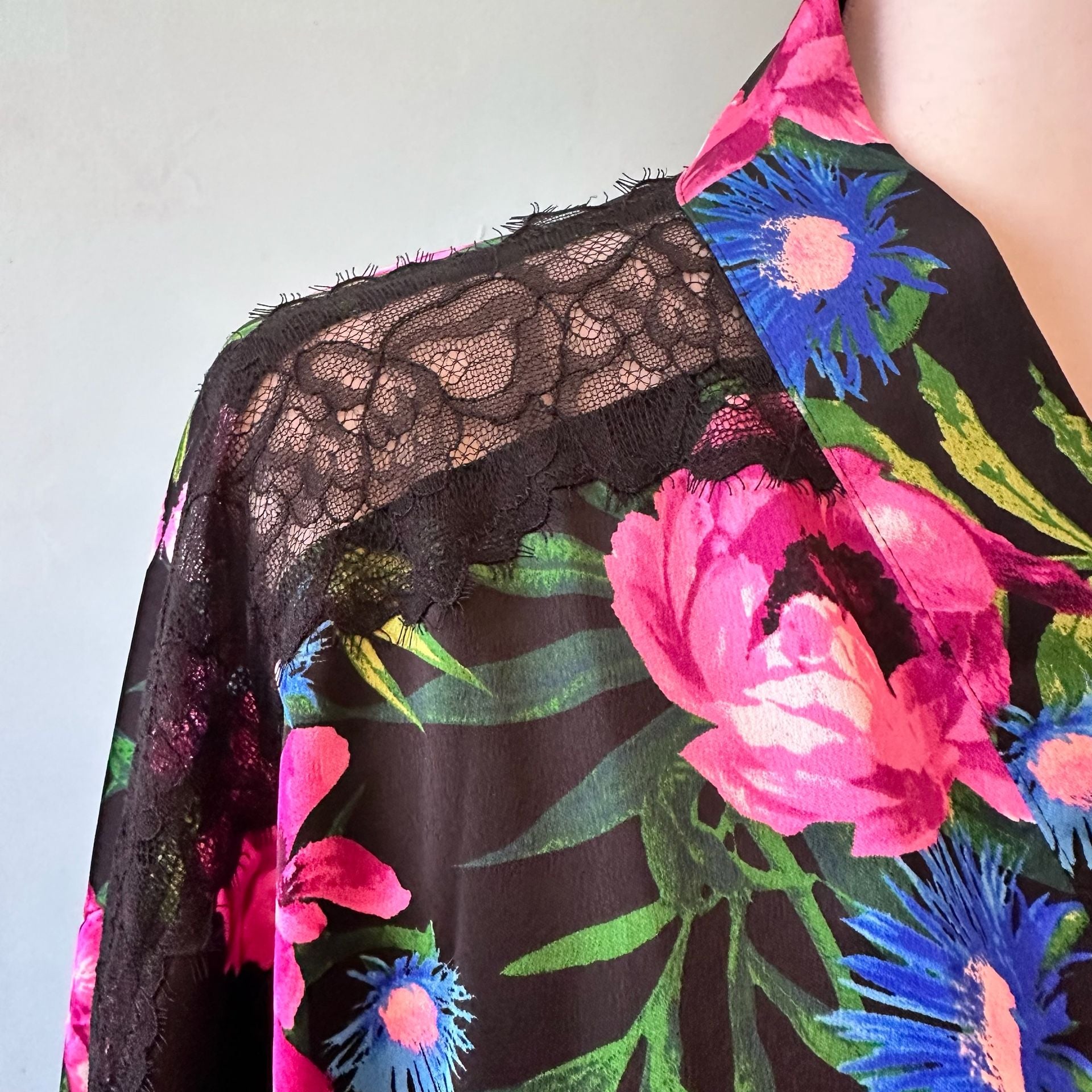Victoria's Secret Black Tropical Floral Satin Kimono Robe with Lace Trim M/L 7