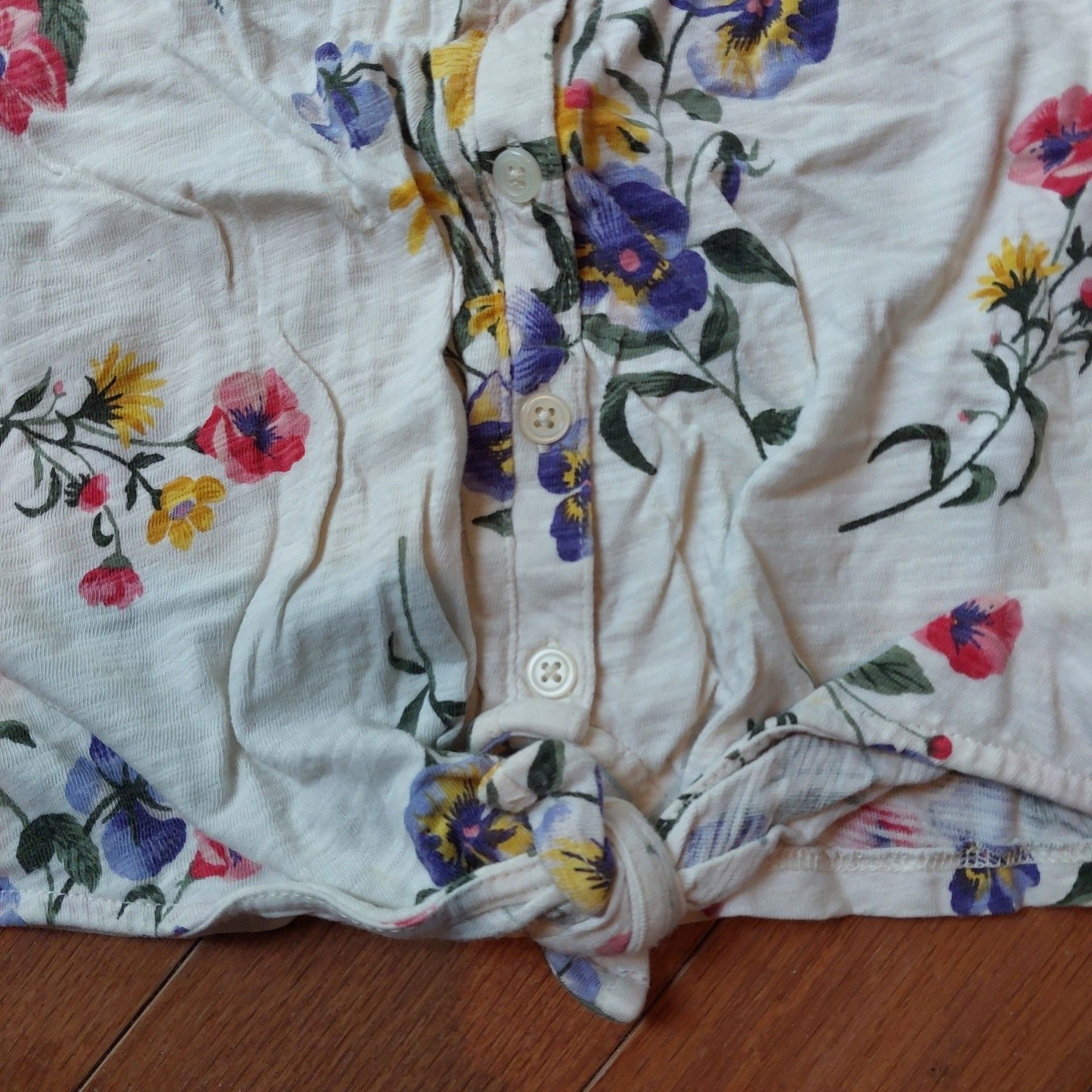 Old Navy Floral Short Sleeve Button-Front Tie-Hem Top 4