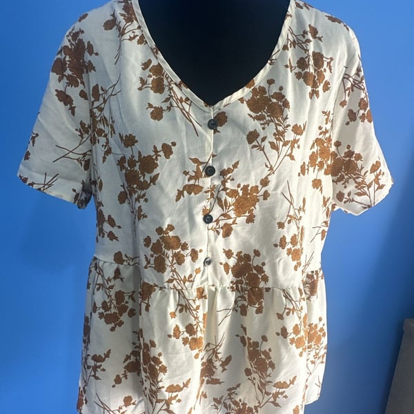Shein Curve Plus Size Split Neck Button Front Floral Print Tiered Peplum Blouse 0XL
