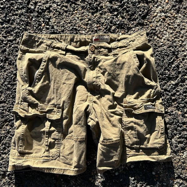 Wrangler Relaxed Fit Tan Khaki Cargo Shorts