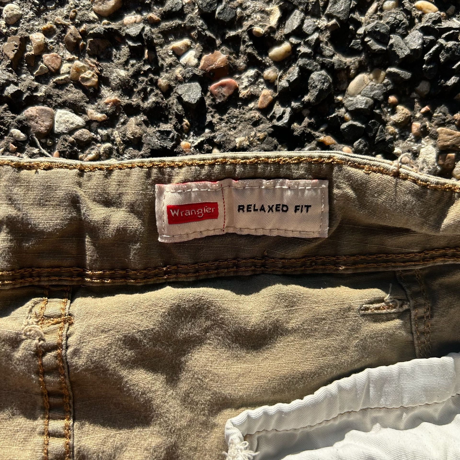 Wrangler Relaxed Fit Tan Khaki Cargo Shorts 3