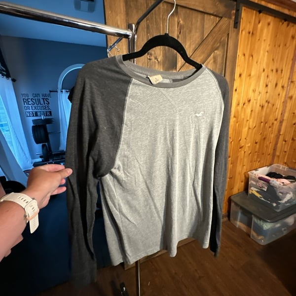 Hollister Mens Small Gray Long Sleeve Baseball Tee