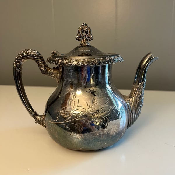Antique Silver-plated Teapot by Richfield Plate Co. Victorian Elegance