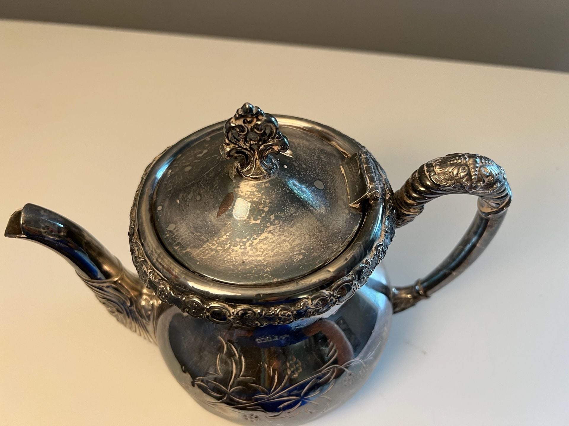 Antique Silver-plated Teapot by Richfield Plate Co. Victorian Elegance 3