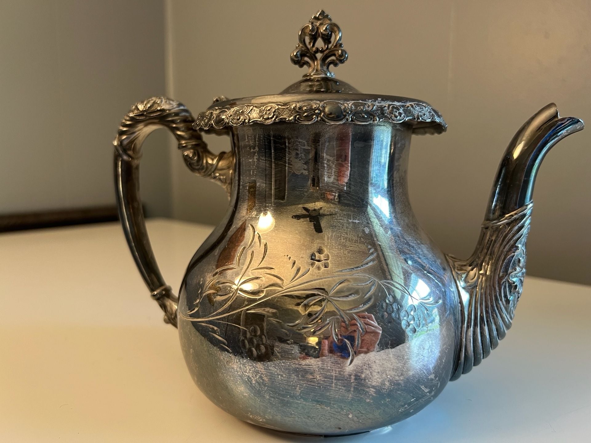 Antique Silver-plated Teapot by Richfield Plate Co. Victorian Elegance 10