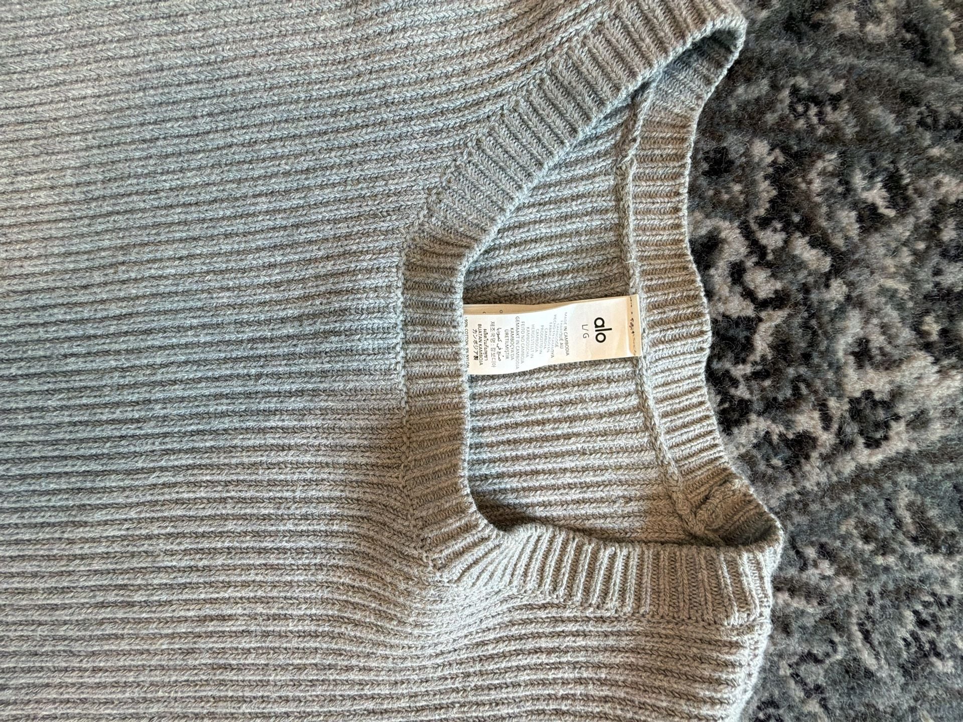 Alo Yoga Ribbed Long Sleeve Cropped Pullover Sweater Light Gray Size L 3