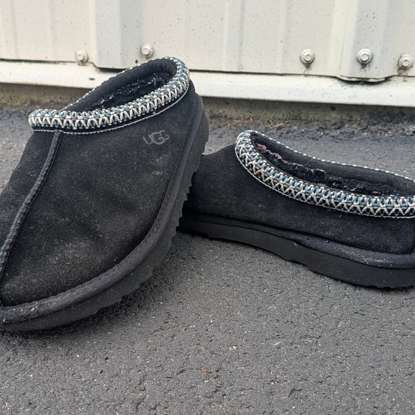 UGG Tasman Slipper in Black