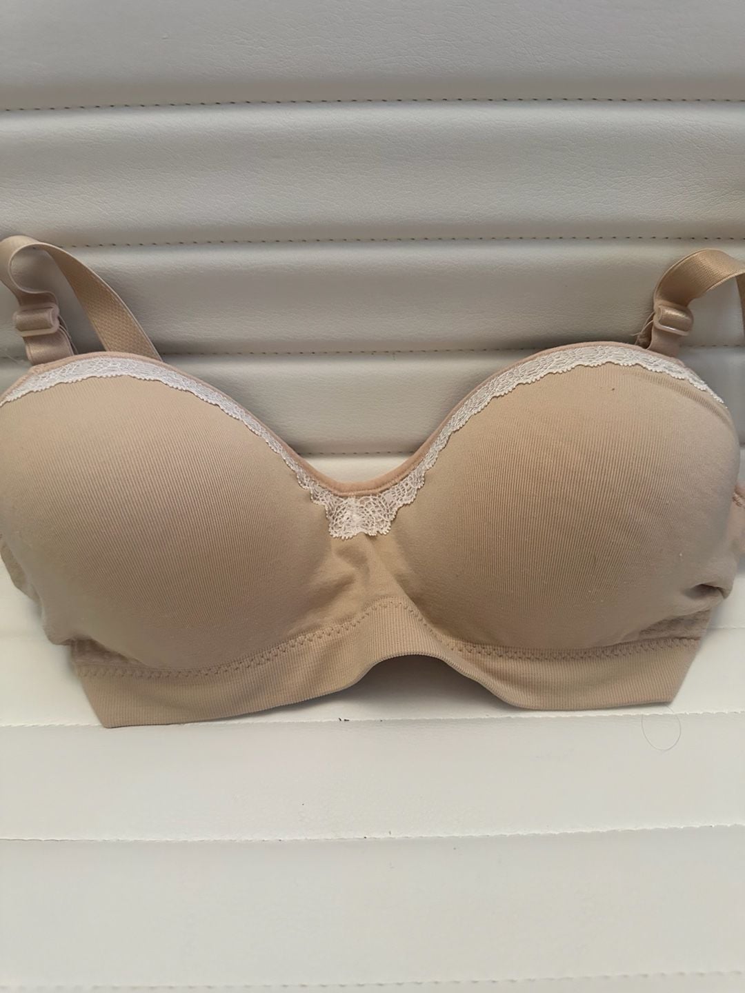 Hanes Ribbed Seamless Wireless Comfort Bra with Lace Trim 2