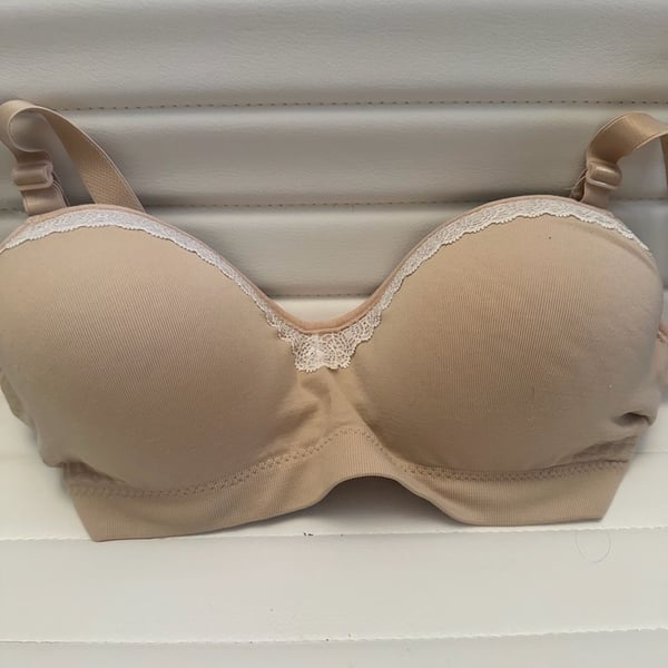 Hanes Ribbed Seamless Wireless Comfort Bra with Lace Trim