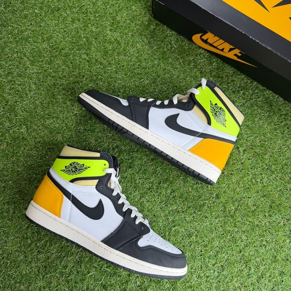 Nike Air Jordan 1 Retro High OG Volt Gold (Size 10)