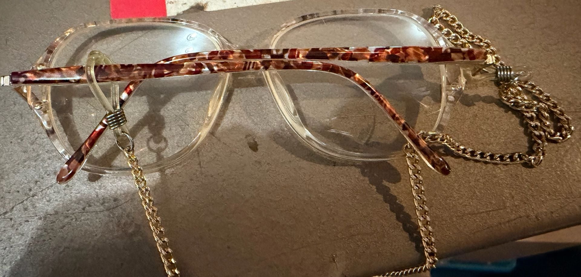 Vintage Clear and Tortoiseshell Oversized Eyeglasses with Gold Chain 4