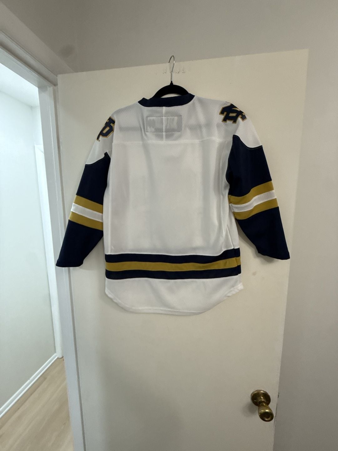 Under Armour Notre Dame Fighting Irish Authentic Hockey Jersey Youth M 4
