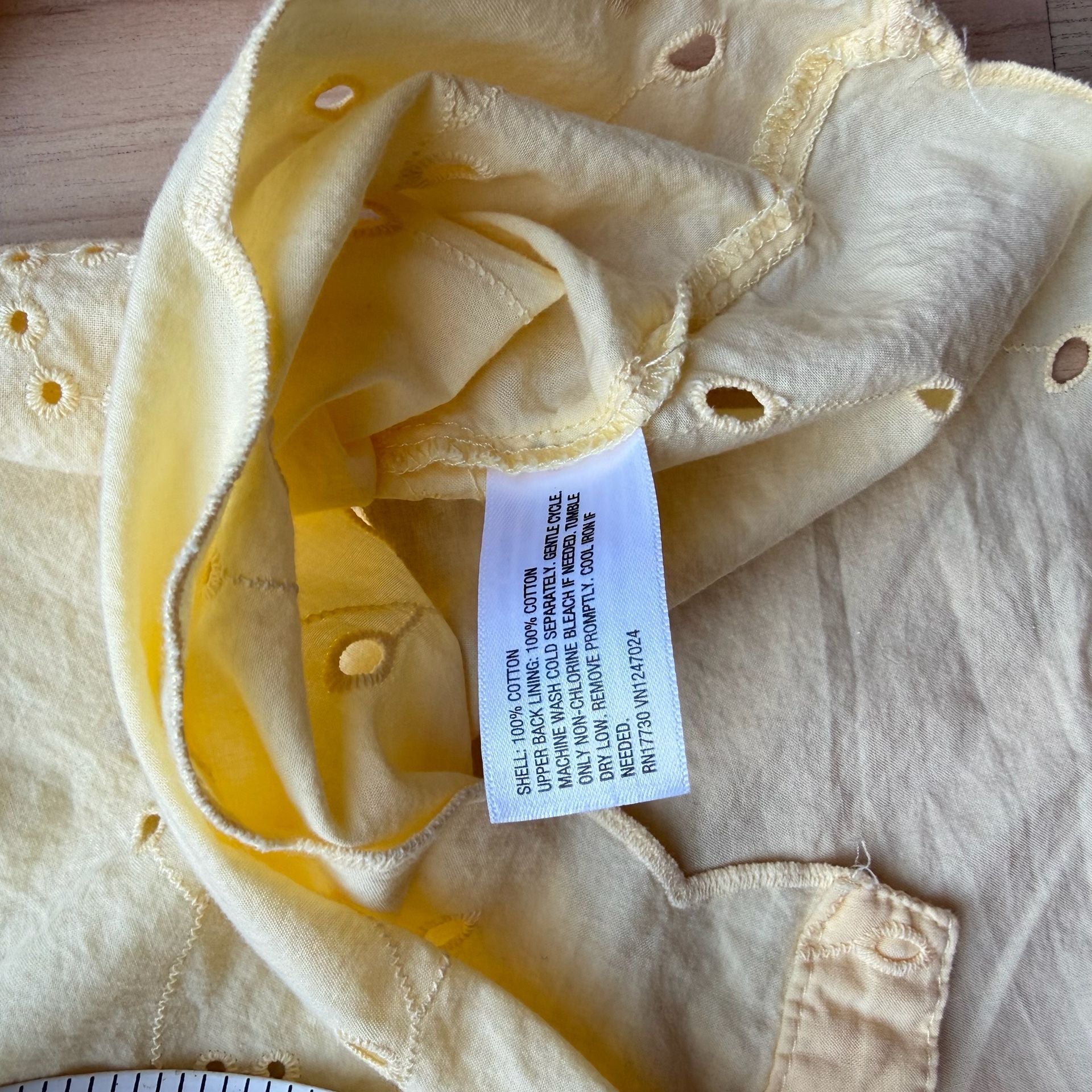 Butter Yellow 100% Cotton Eyelet Button Down Crop Blouse Long Sleeve 6