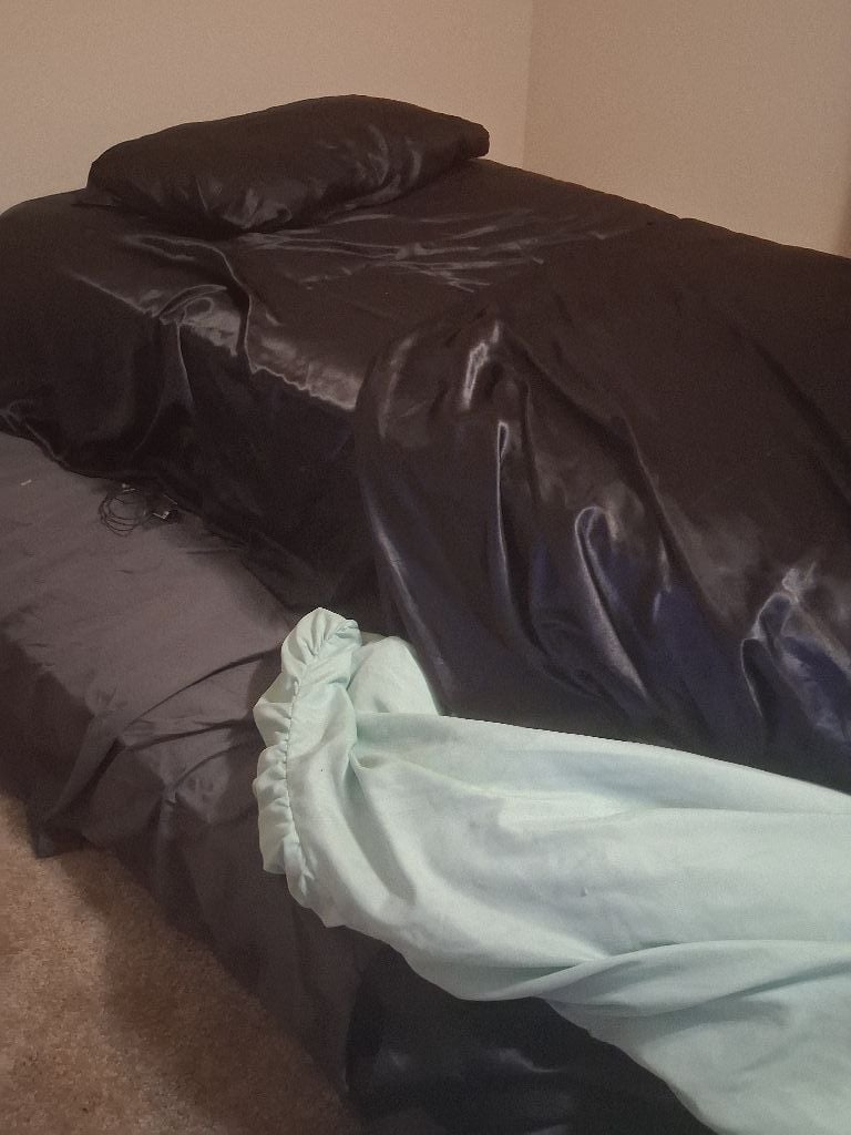 Black Fitted Sheet and Pillowcase Set 1