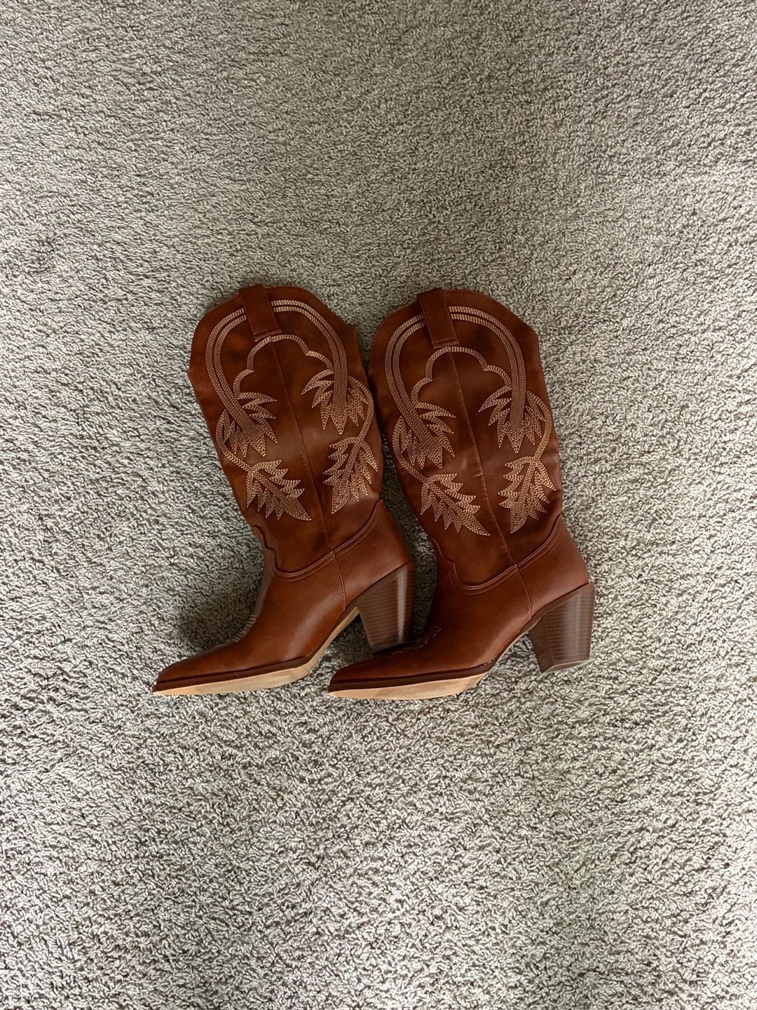 Women's Brown Western Cowboy Boots with Leaf Embroidery and Chunky Heel, Size 8.5 2