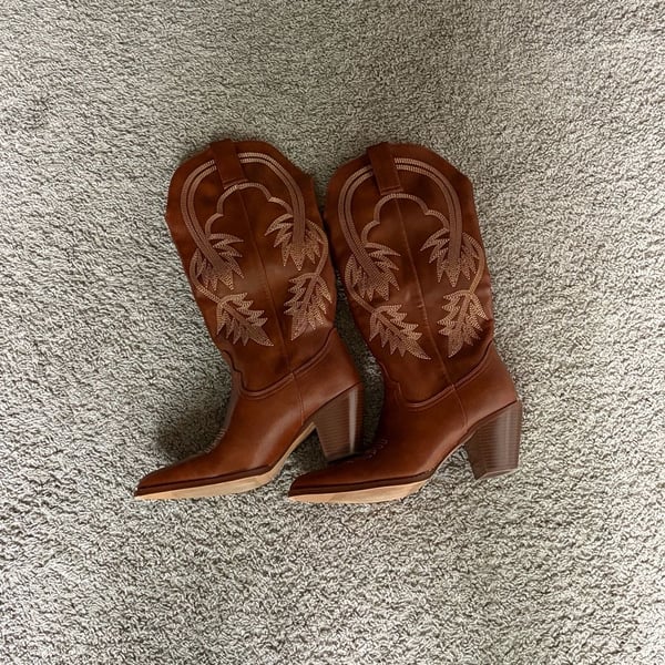 Women's Brown Western Cowboy Boots with Leaf Embroidery and Chunky Heel, Size 8.5