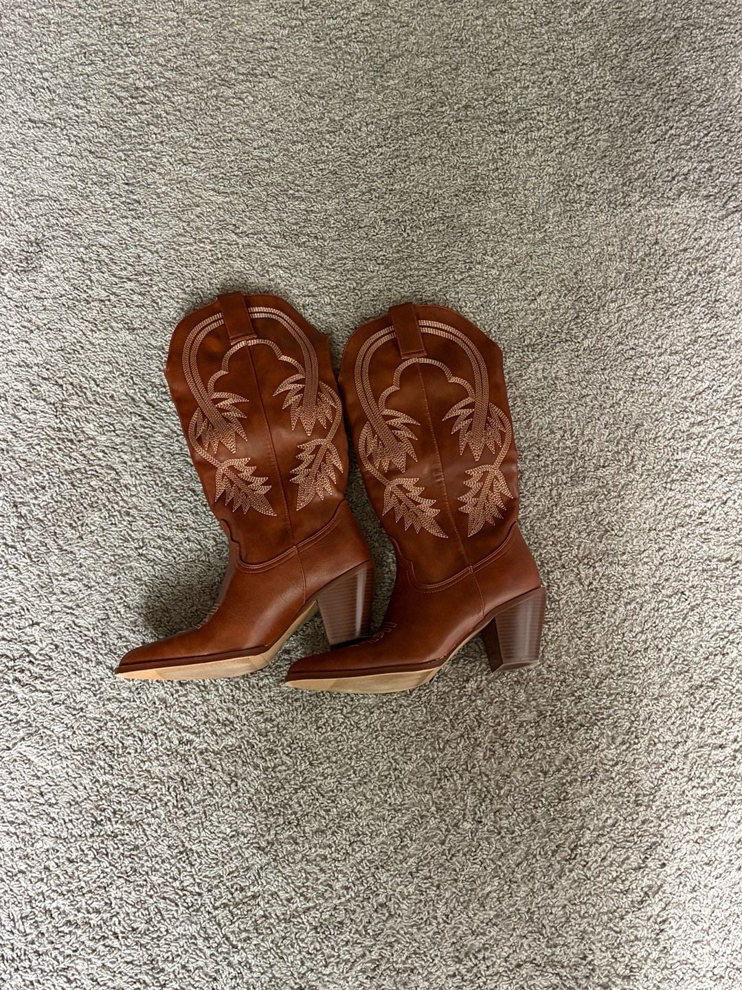 Women's Brown Western Cowboy Boots with Leaf Embroidery and Chunky Heel, Size 8.5 3