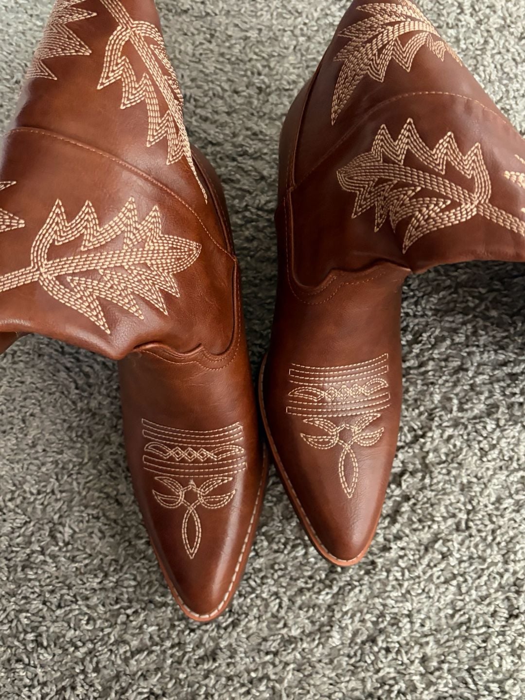 Women's Brown Western Cowboy Boots with Leaf Embroidery and Chunky Heel, Size 8.5 7