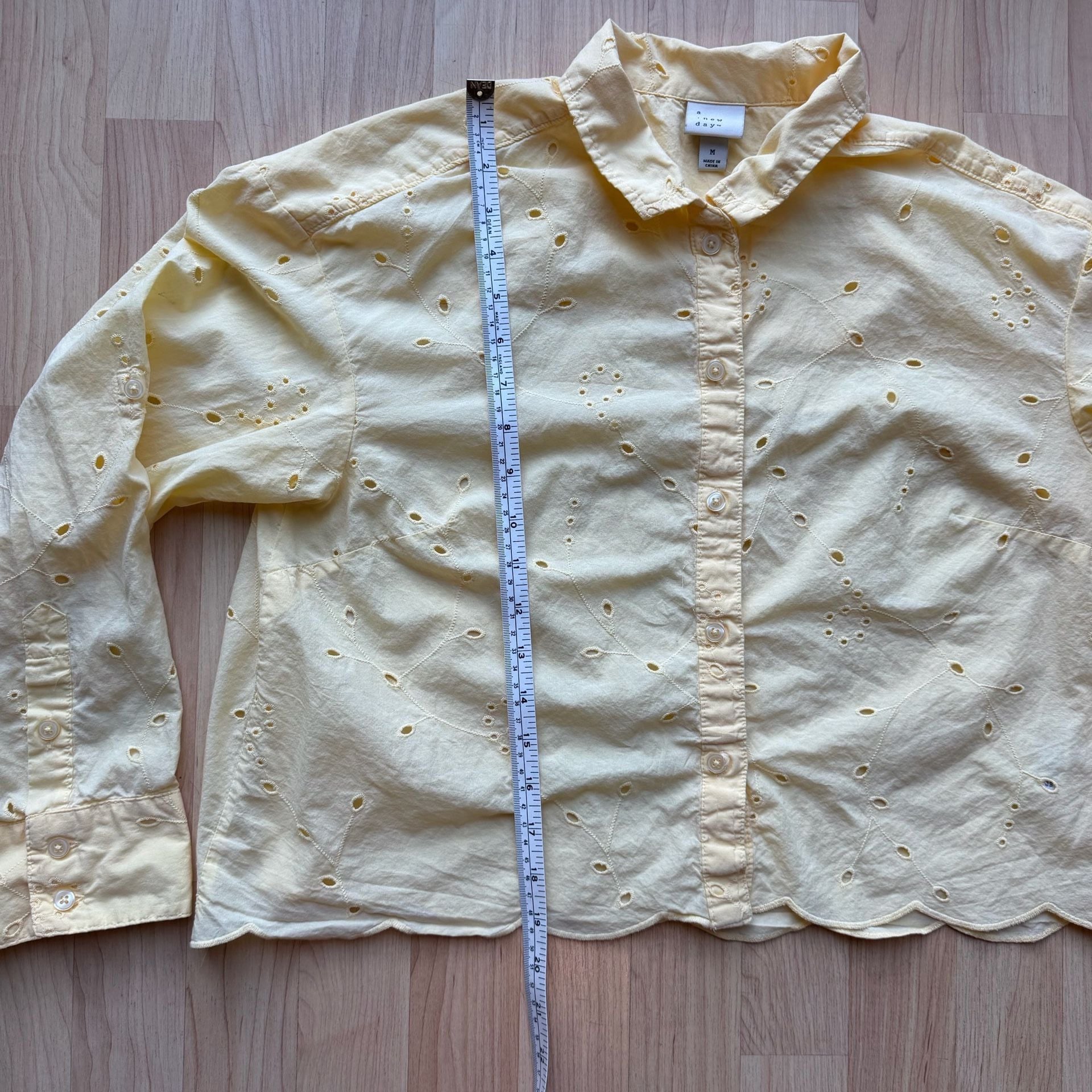 Butter Yellow 100% Cotton Eyelet Button Down Crop Blouse Long Sleeve 8