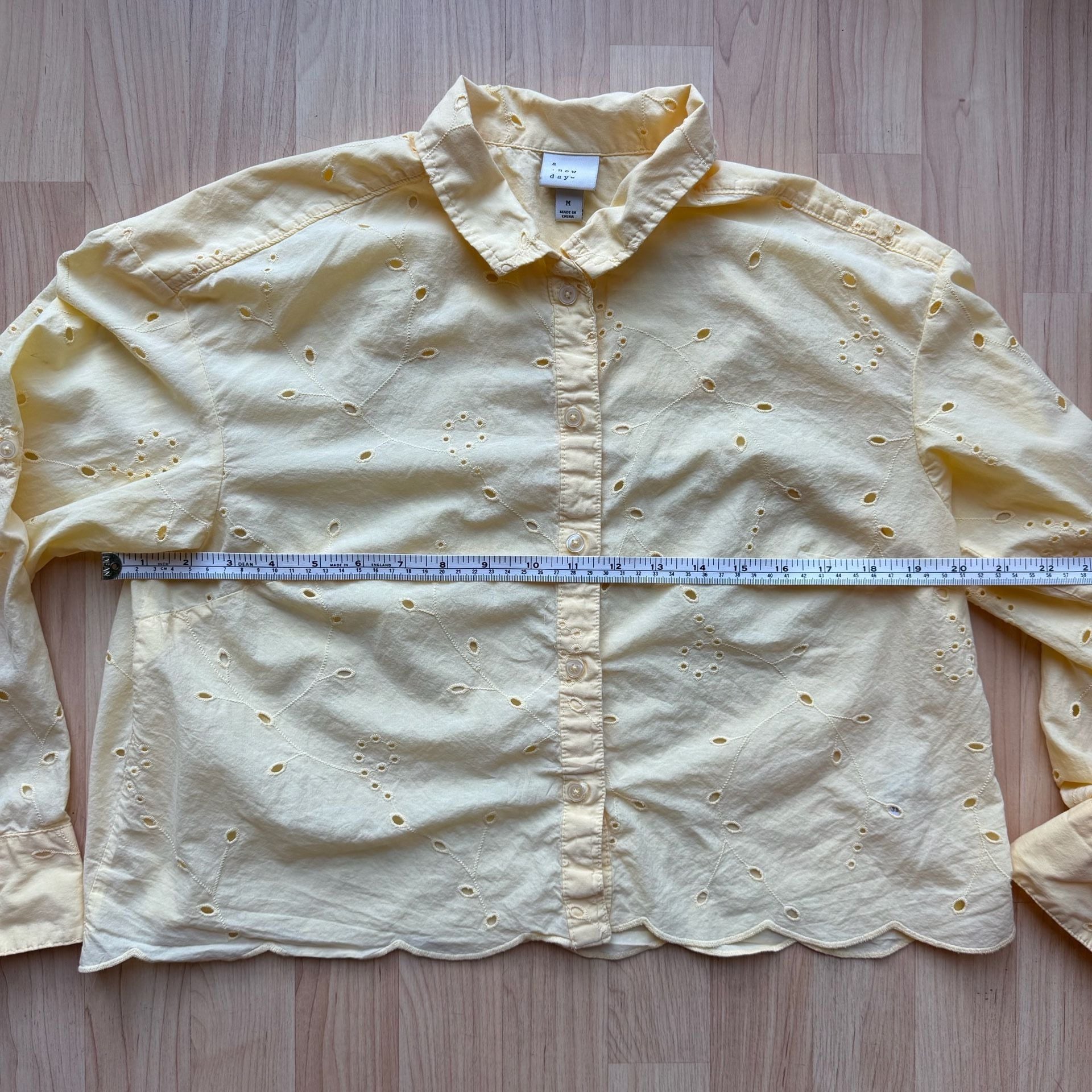 Butter Yellow 100% Cotton Eyelet Button Down Crop Blouse Long Sleeve 7
