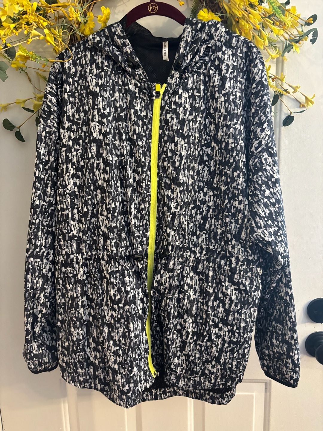 Fabletics Siena Lightweight Hooded Black and White Confetti Print Windbreaker XL 2