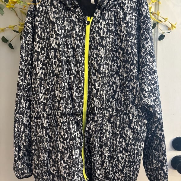 Fabletics Siena Lightweight Hooded Black and White Confetti Print Windbreaker XL