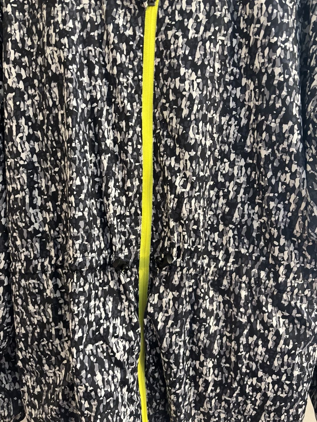 Fabletics Siena Lightweight Hooded Black and White Confetti Print Windbreaker XL 4