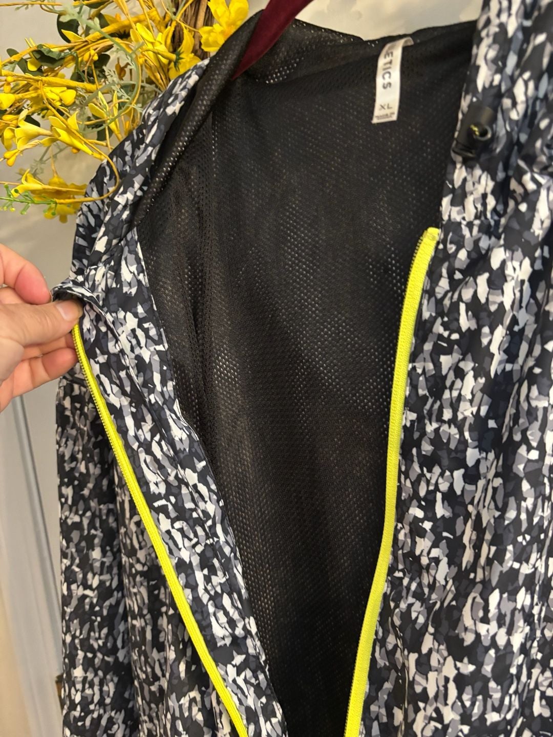 Fabletics Siena Lightweight Hooded Black and White Confetti Print Windbreaker XL 5