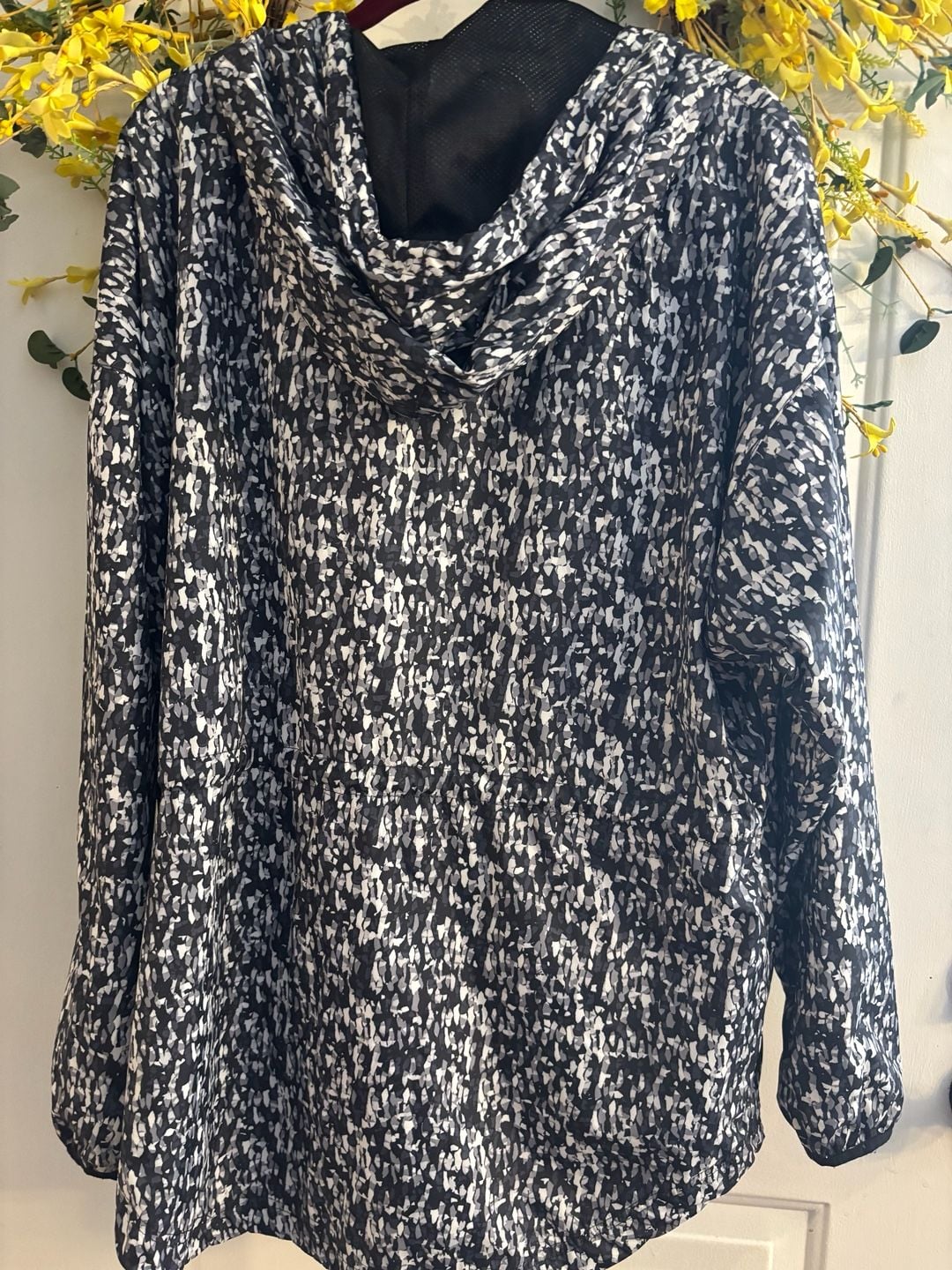Fabletics Siena Lightweight Hooded Black and White Confetti Print Windbreaker XL 6