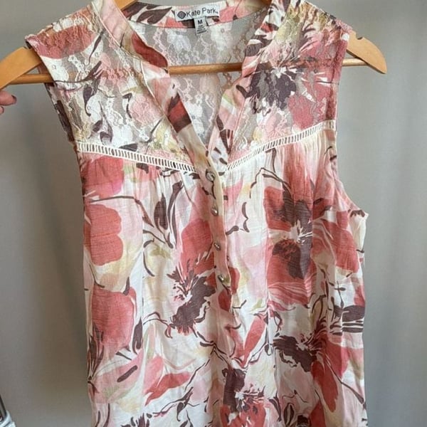Kate Park Women's Floral Print Sleeveless Button-Down Tank Top with Lace Details Medium