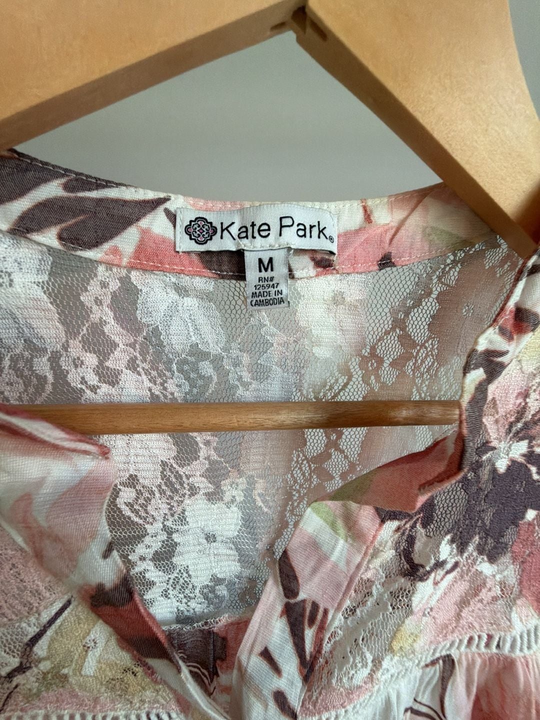 Kate Park Women's Floral Print Sleeveless Button-Down Tank Top with Lace Details Medium 5