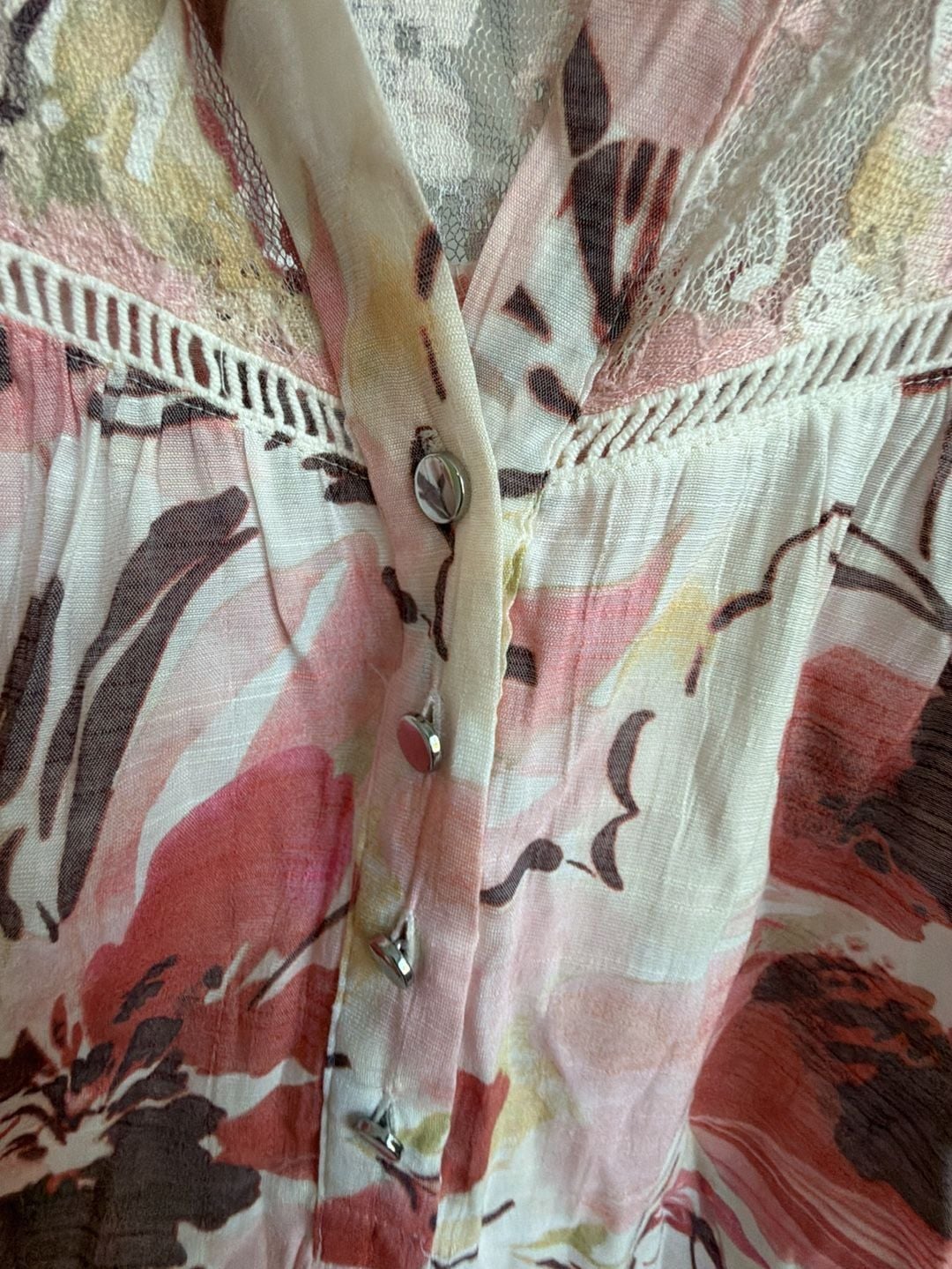 Kate Park Women's Floral Print Sleeveless Button-Down Tank Top with Lace Details Medium 4