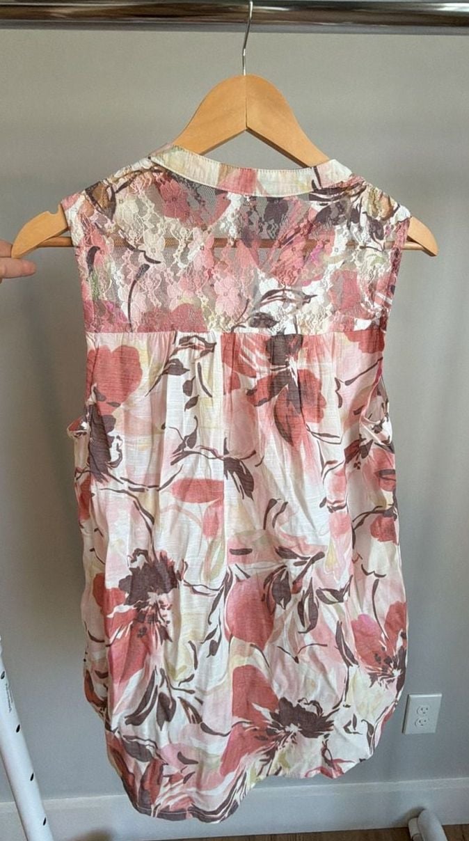 Kate Park Women's Floral Print Sleeveless Button-Down Tank Top with Lace Details Medium 6