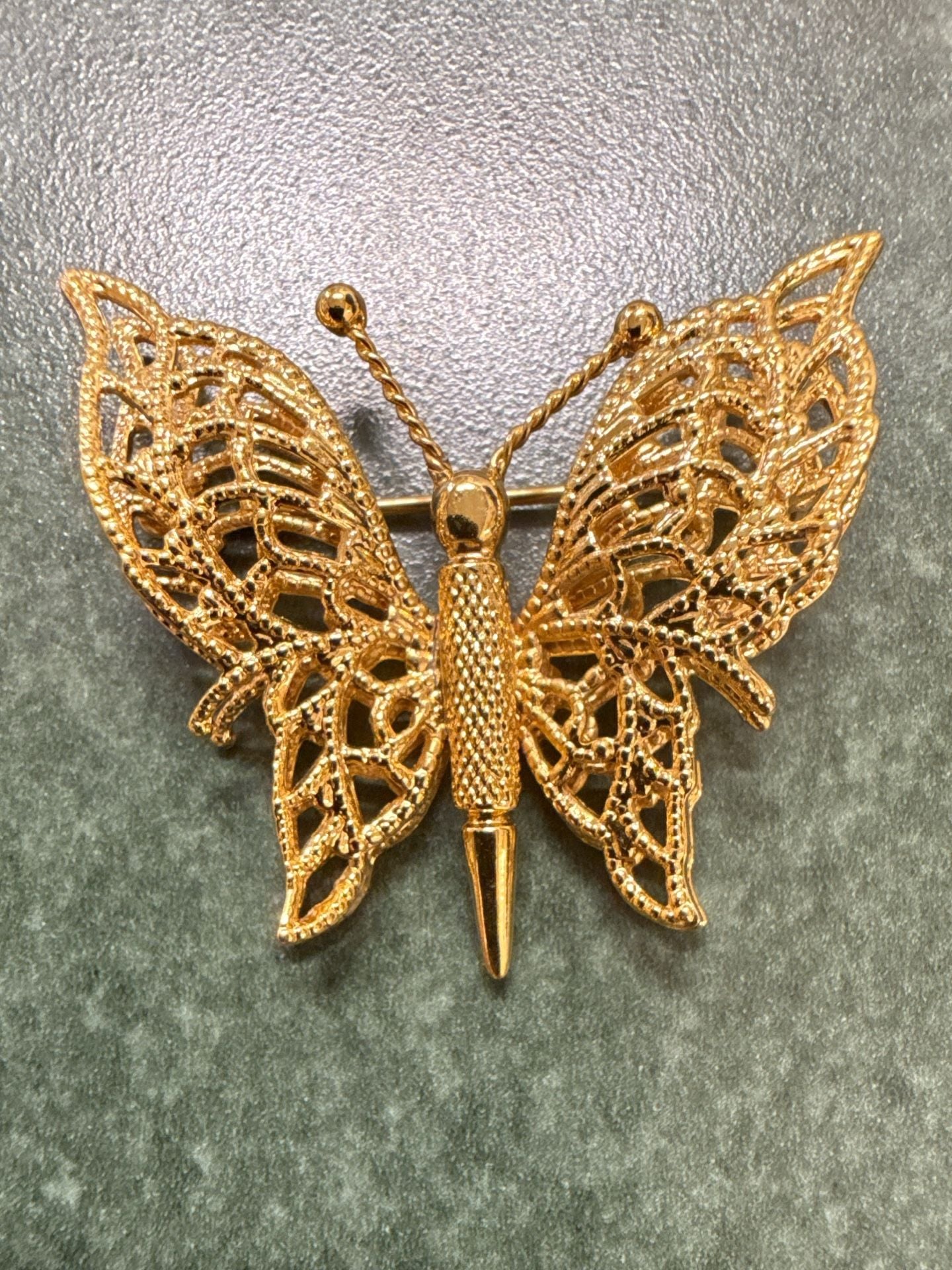 Vintage Monet Goldtone Gold Tone Double Wing Butterfly Brooch Pin SIGNED 2