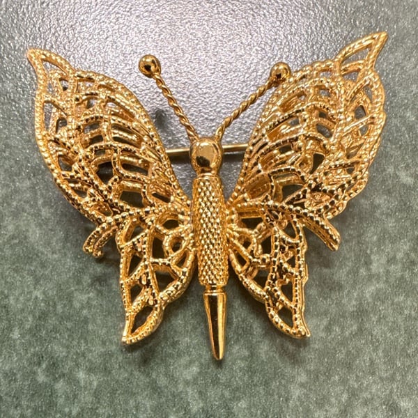 Vintage Monet Goldtone Gold Tone Double Wing Butterfly Brooch Pin SIGNED