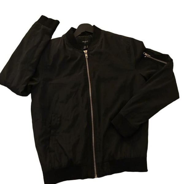Forever 21 Men Black Bomber Jacket with Sleeve Zipper Pocket Size M