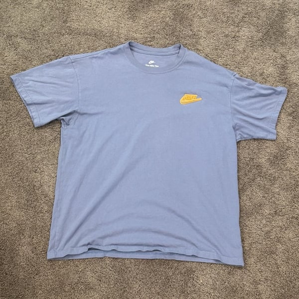 Nike The Nike Tee Loose Fit Graphic T-Shirt Ashen Slate Large