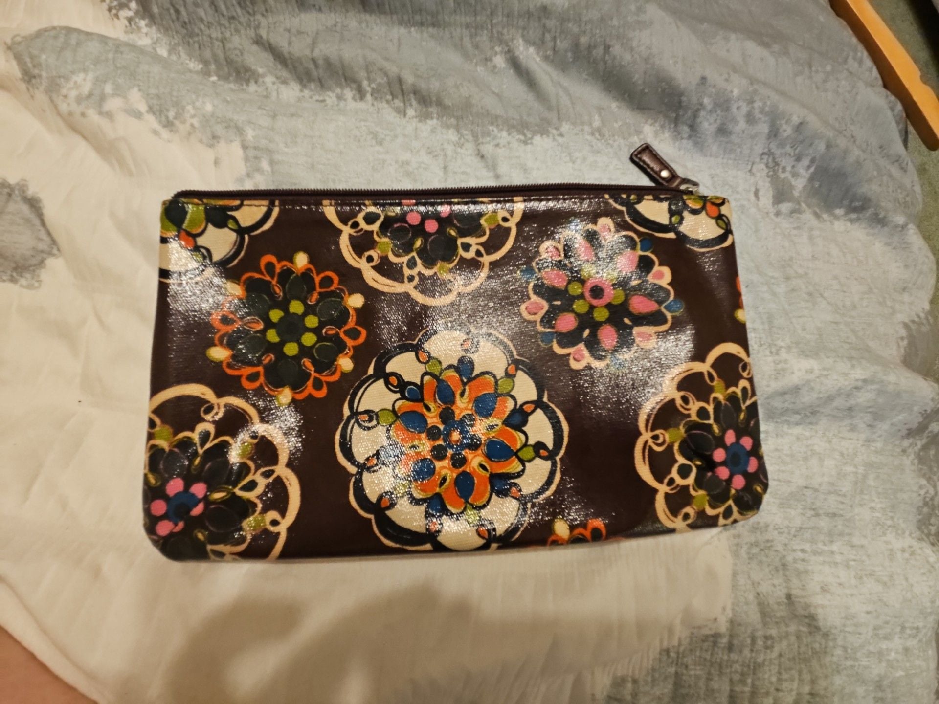 Fossil Key-Per Brown Multicolor Floral Coated Canvas Cosmetic Pouch Wristlet 5