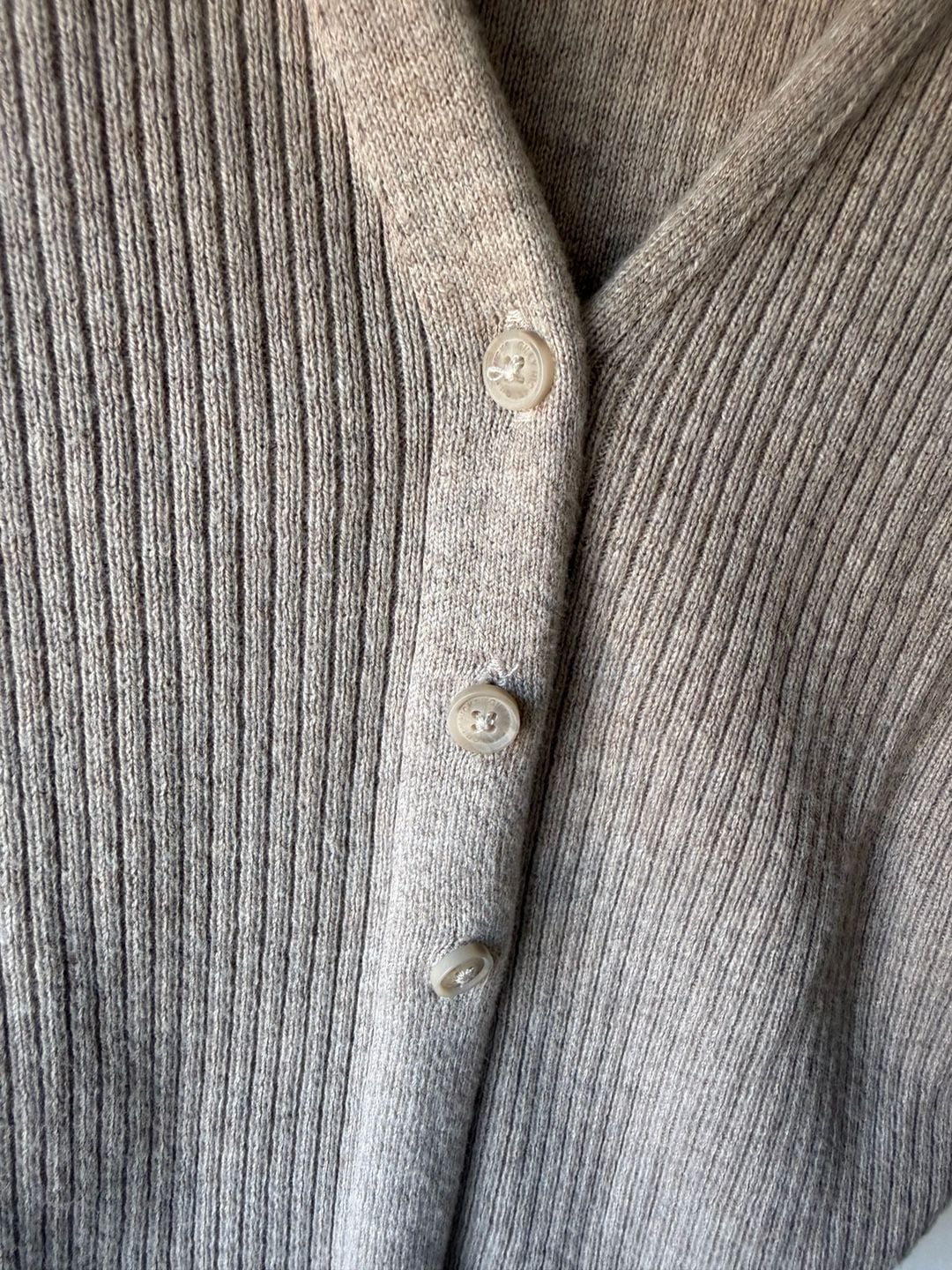 Gilly Hicks Ribbed Knit Button-Front Long Sleeve Cropped Cardigan Beige Size L 12