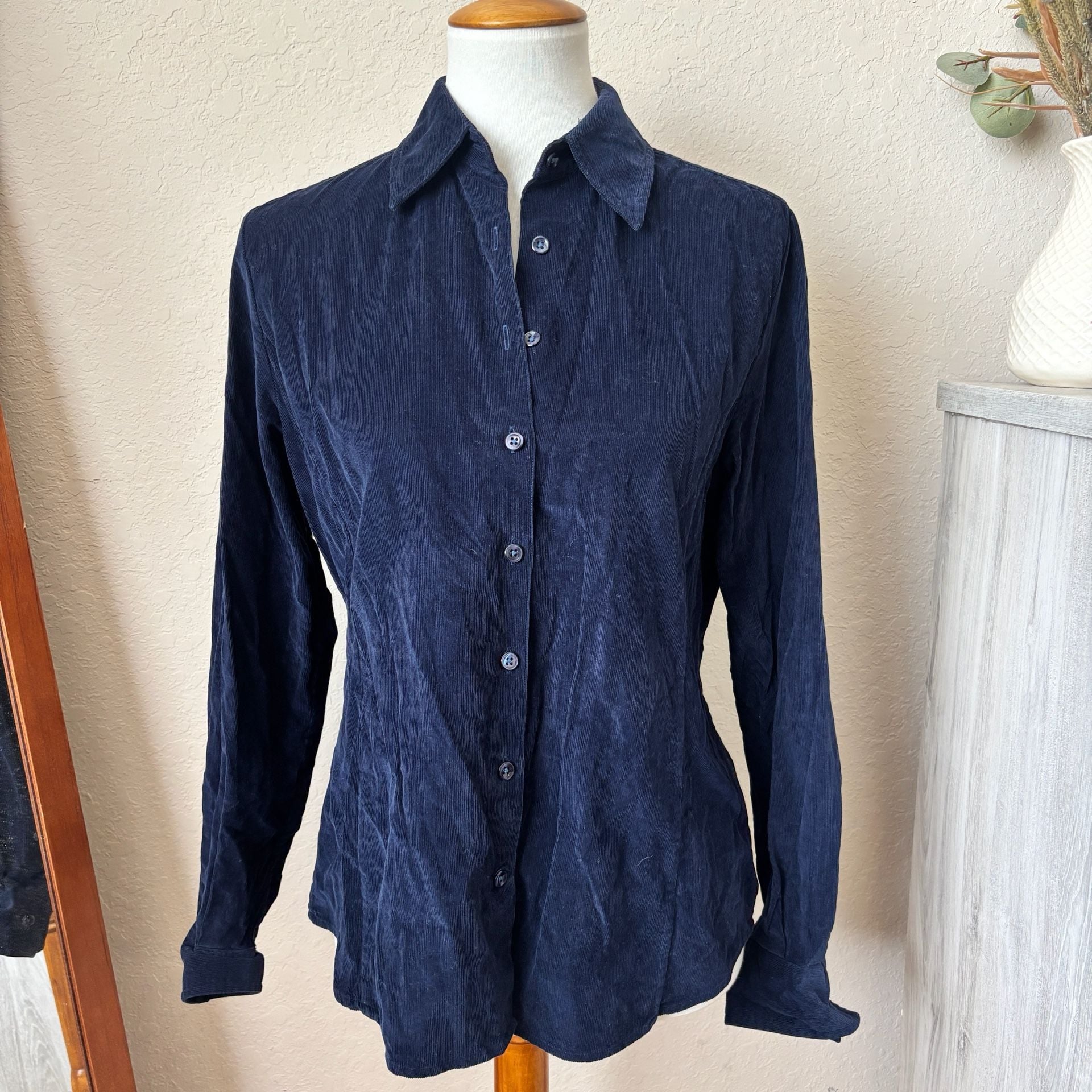 Facconable Women's Navy Blue Corduroy Long Sleeve Button-Up Shirt, Size M. 1