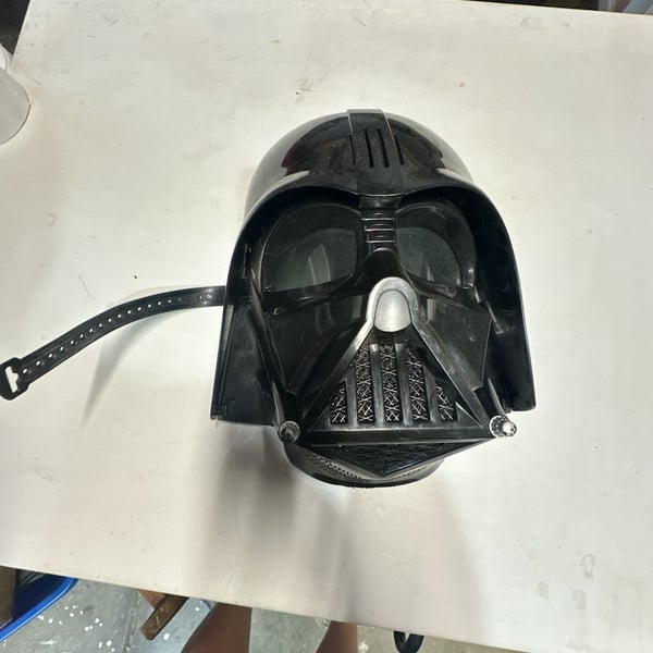 Hasbro Star Wars Darth Vader Electronic Voice Changing Costume Mask