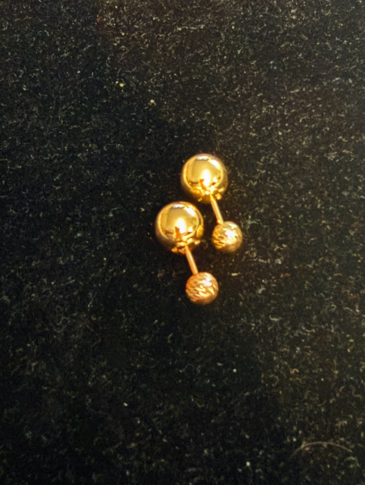 18K Yellow Gold Double-Sided Ball and Textured Bead Stud Earrings Brand New
Firm Price 2