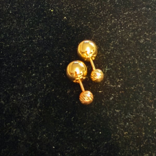 18K Yellow Gold Double-Sided Ball and Textured Bead Stud Earrings Brand New
Firm Price