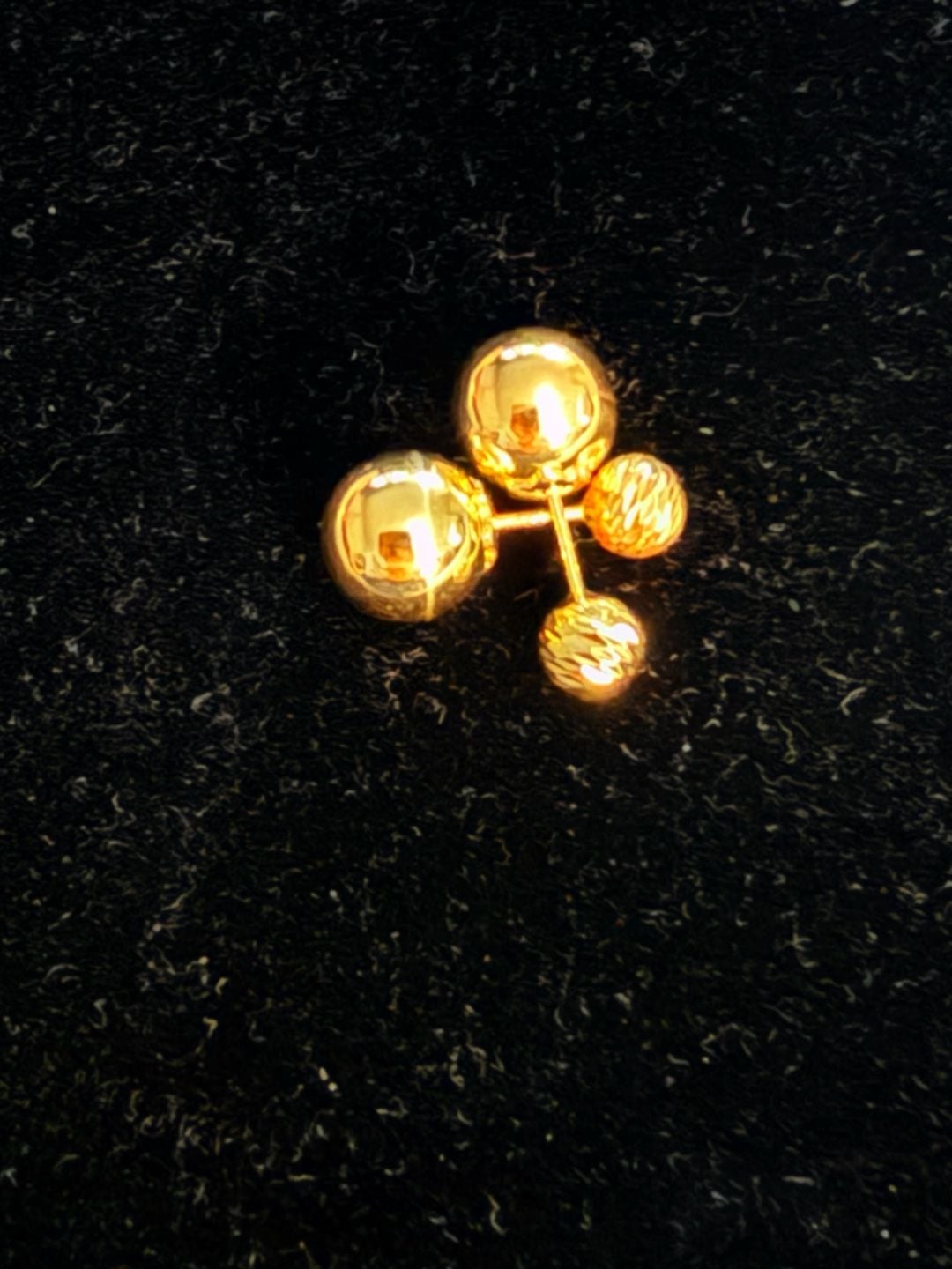 18K Yellow Gold Double-Sided Ball and Textured Bead Stud Earrings Brand New
Firm Price 4