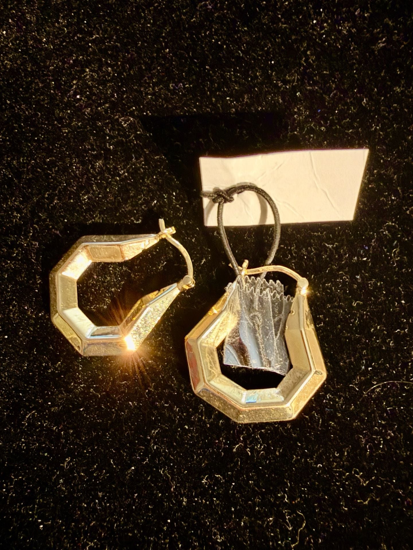 18K Yellow Gold EF Geometric Hexagon Hoop Earrings
Brand New
Firm Price 2