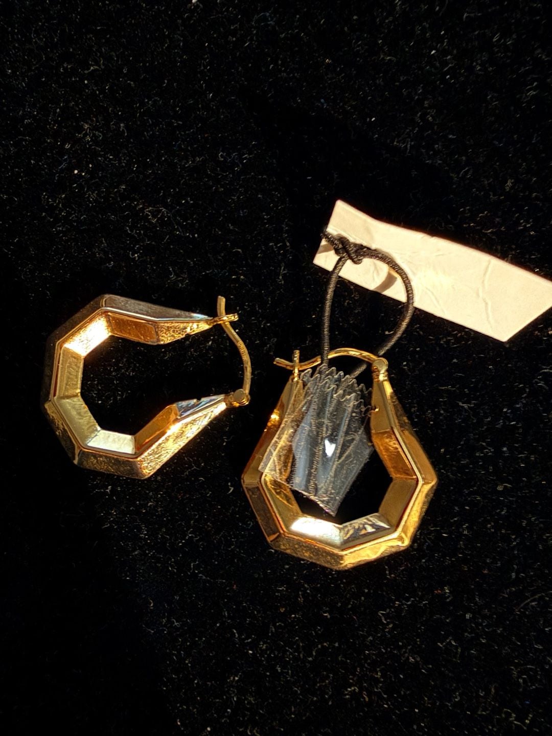 18K Yellow Gold EF Geometric Hexagon Hoop Earrings
Brand New
Firm Price 3