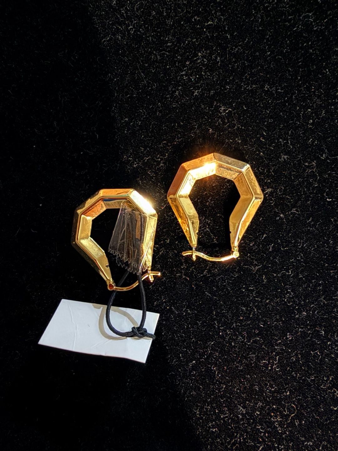 18K Yellow Gold EF Geometric Hexagon Hoop Earrings
Brand New
Firm Price 5