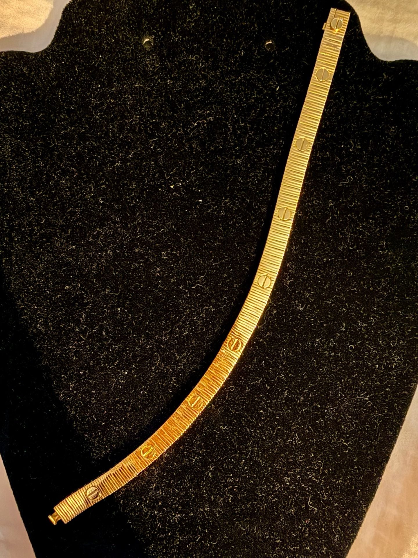 18K Yellow Gold Screw Motif Flexible Bracelet
Weight 19.29 Gr Solid Gold
Firm Price
3