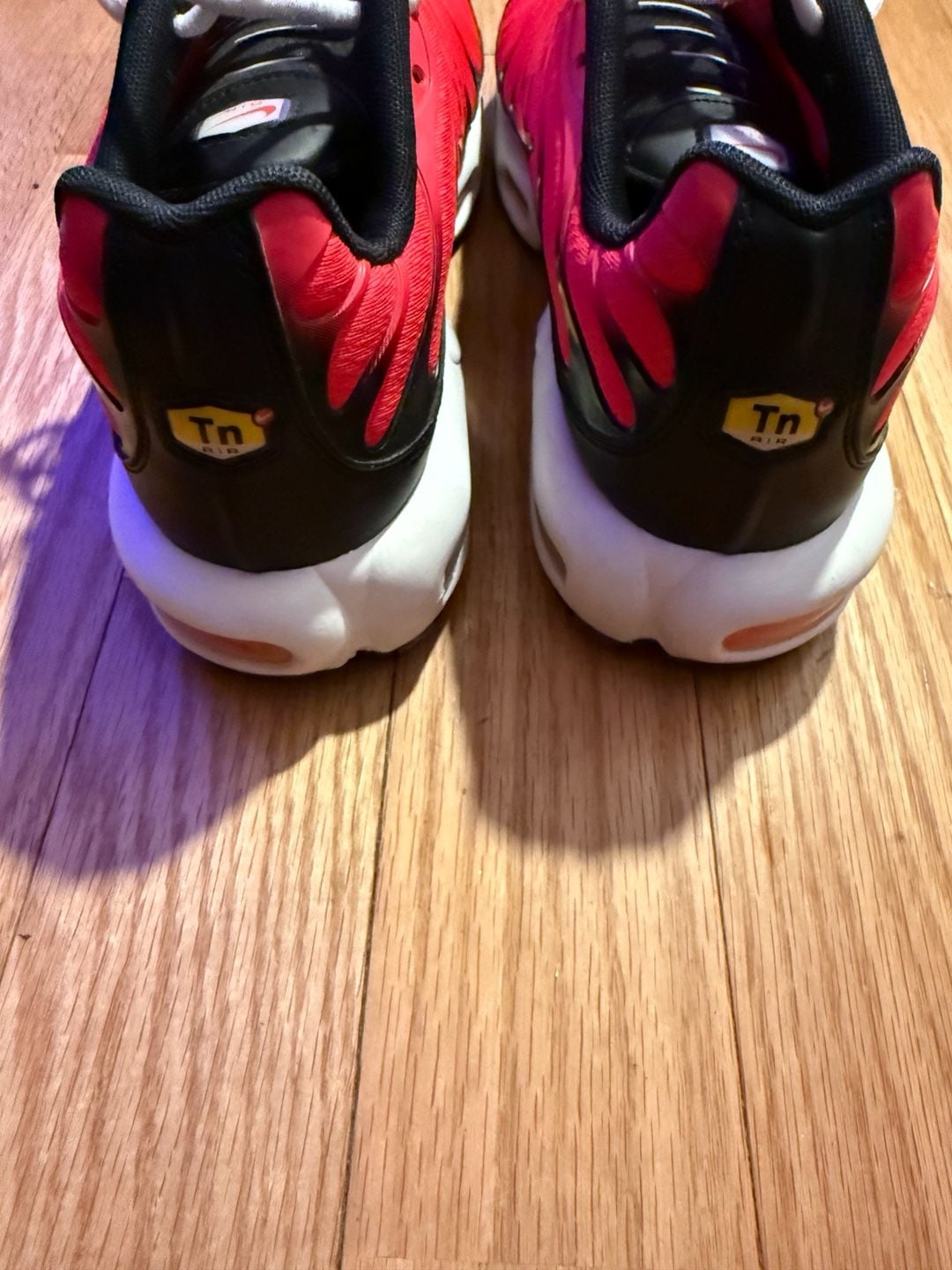 Nike Air Max Plus Siren Red Black White DJ5138-600 Men's Size 10.5 7